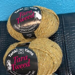 2 NWT Tahki Yarns Tara Tweed 80% Wool 20% Nylon 50g ea MADE IN ITALY Color 09